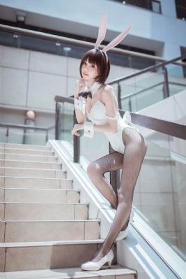 外地女孩疑遭伤害街头崩溃大哭